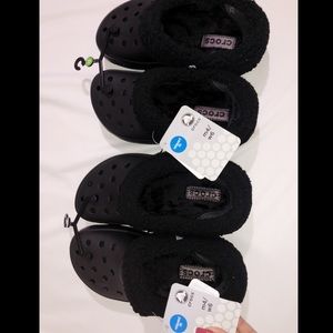 Black fuzzy Crocs (mammoth evo slip on)